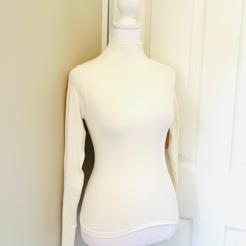 NWT Skims Soft Smoothing Turtleneck - Picture 3 of 4